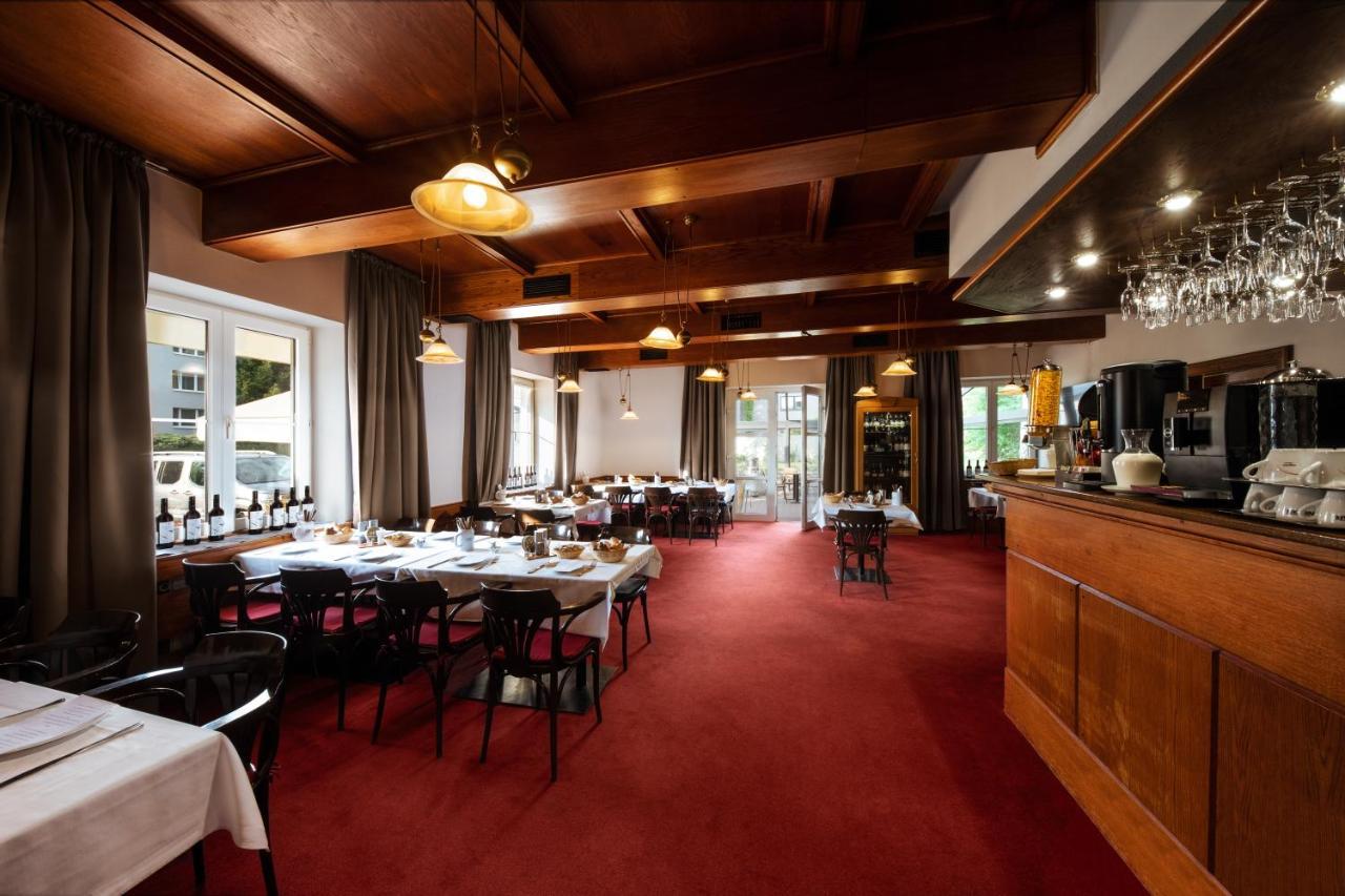 Prague Hotel Carl Inn Restaurant & Free Parking Buitenkant foto